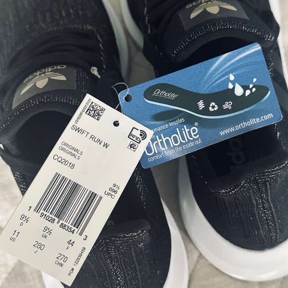 🆕 Adidas Swift Run Sneaker in Core Black with Gold Sparkles. 11M, NWT 🖤🤍///✨ - Picture 10 of 12